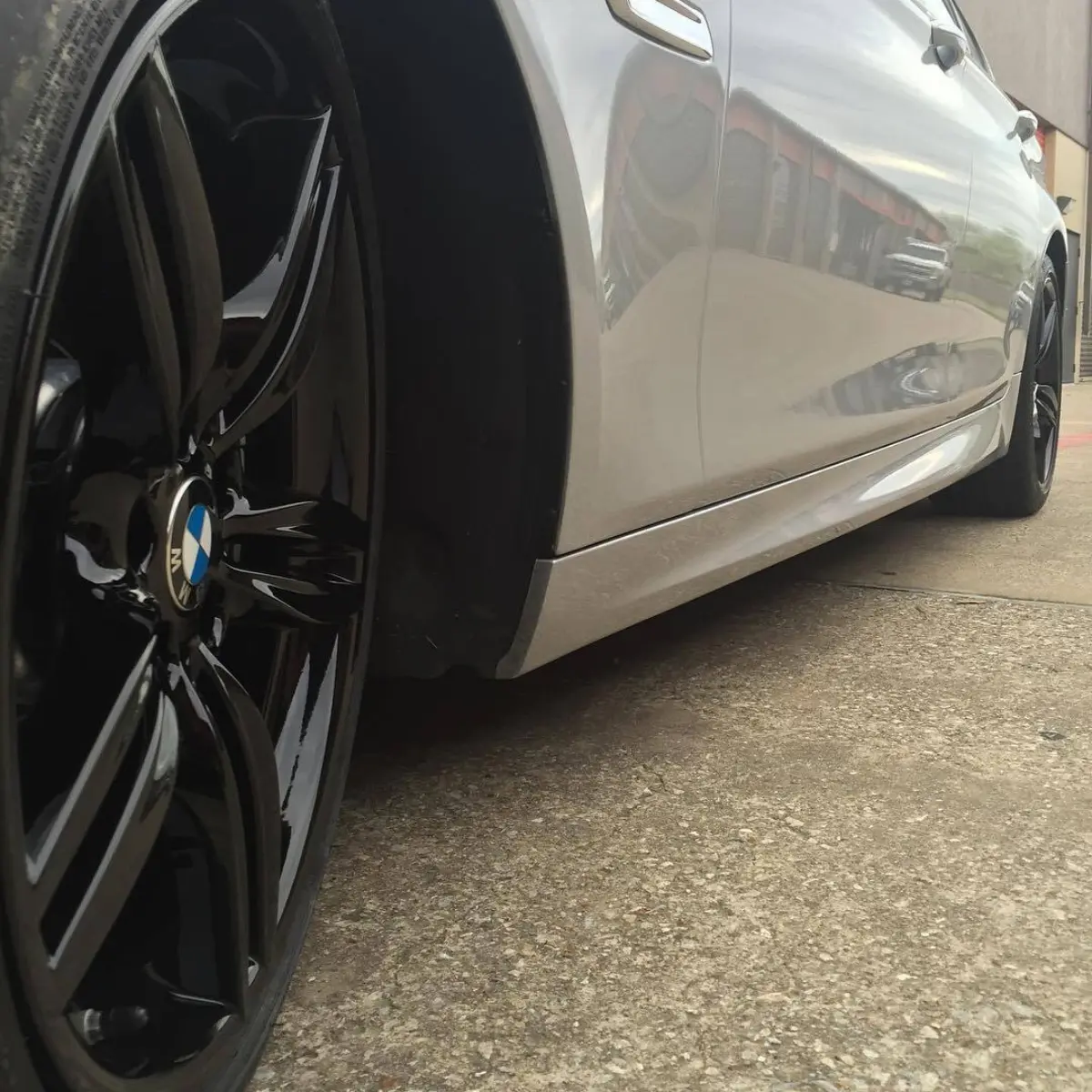 BMW 550i with Wet Black rims
