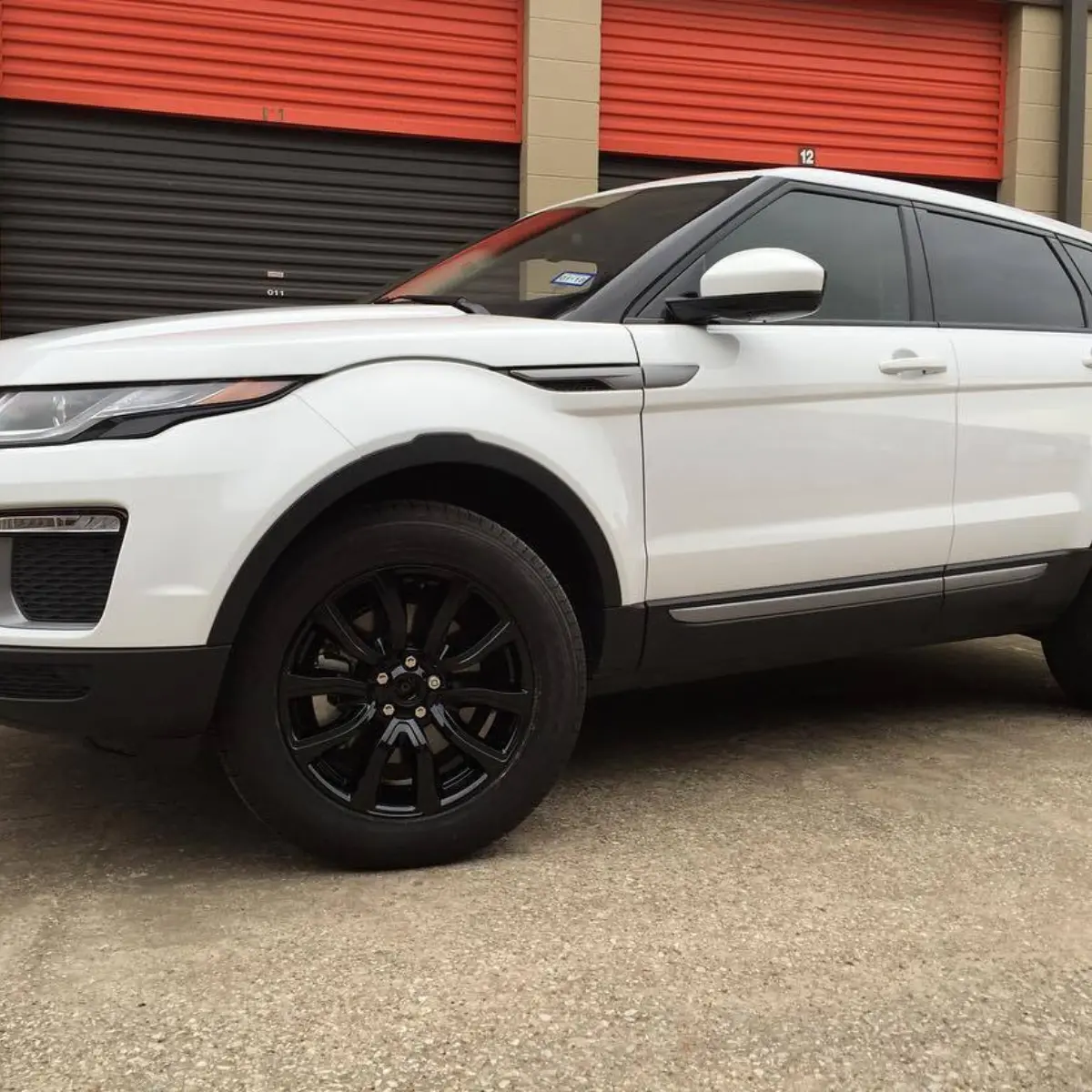 2016 Range Rover with Wet Black rims