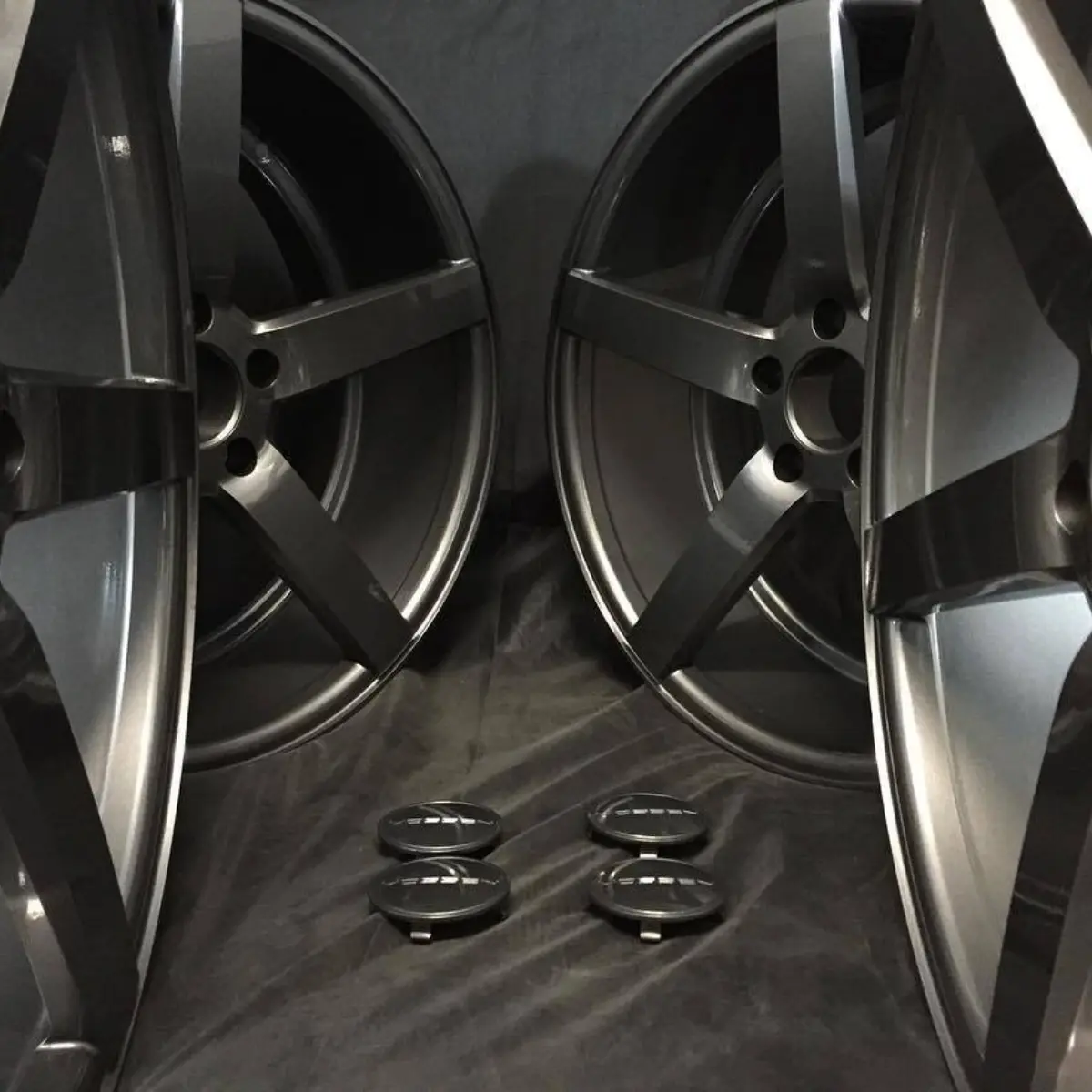 20" Vossens in Gunmetal w/ Gloss Clear