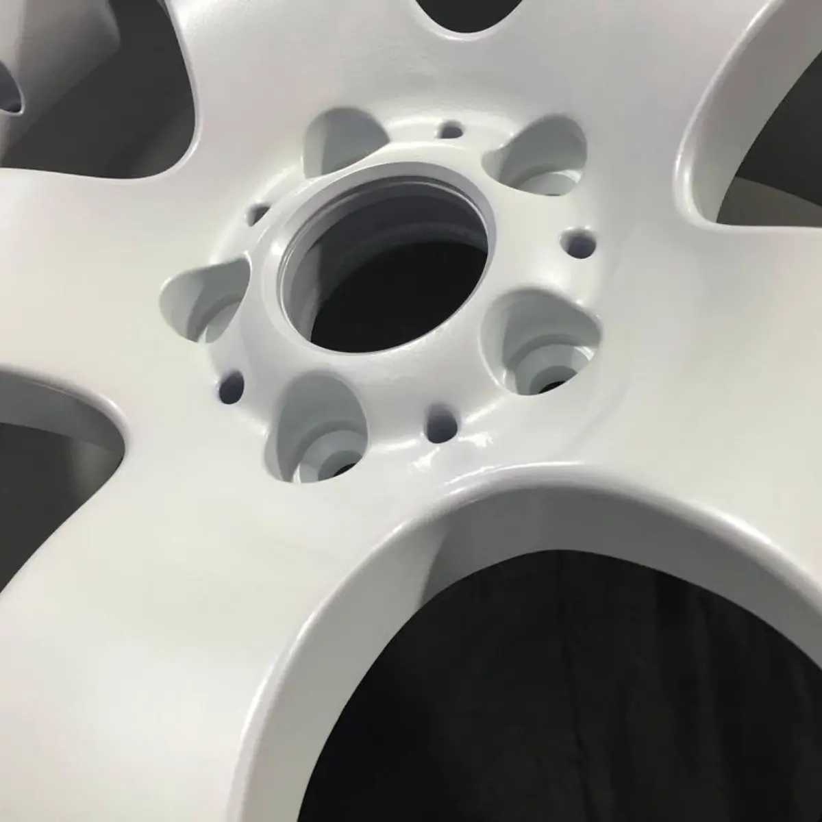 Pearlescent white with a high gloss clear