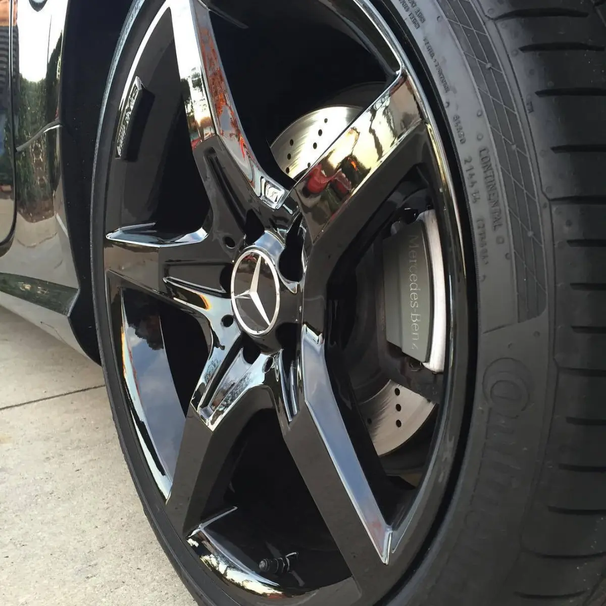 Mercedes SL550 with wet black rims