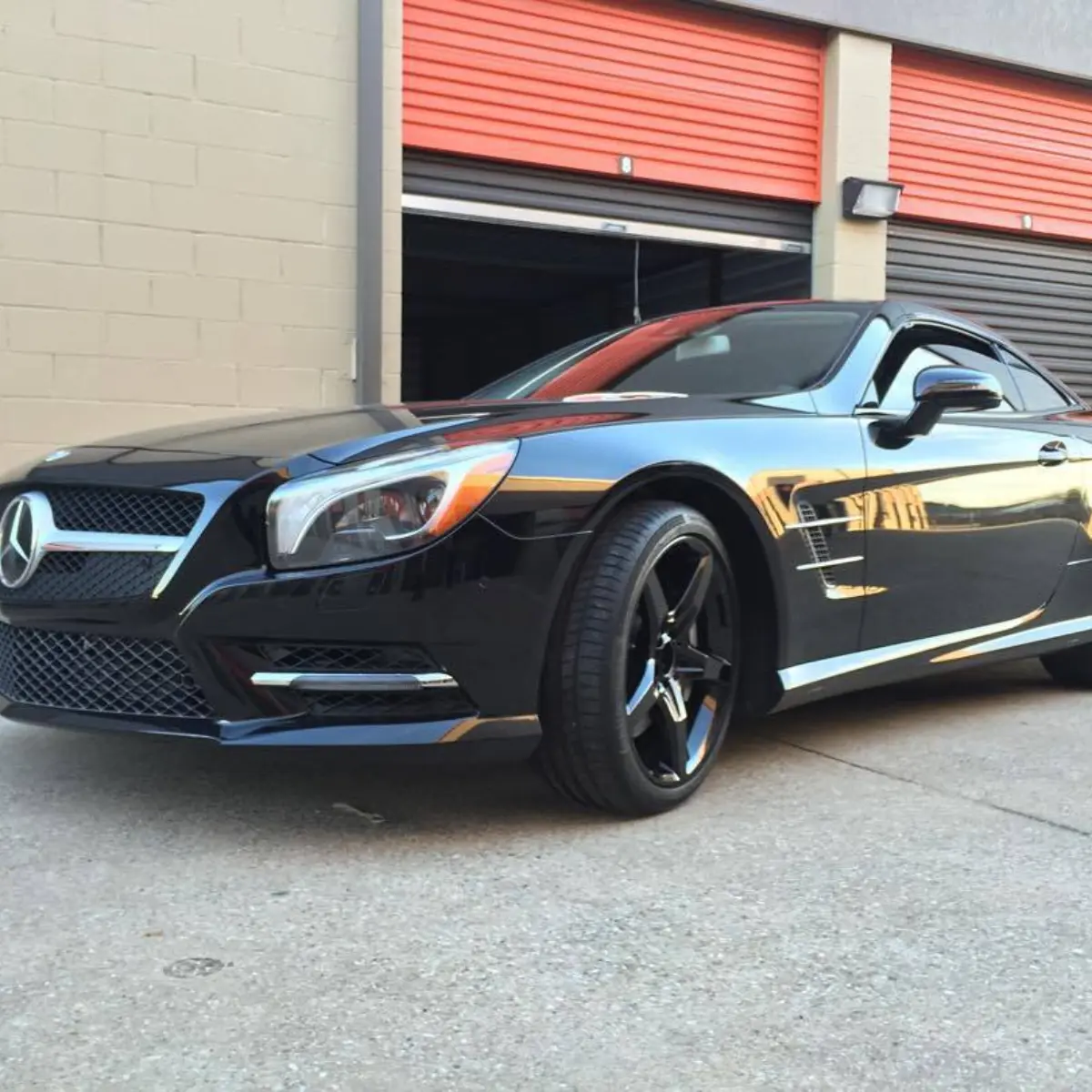 Mercedes SL550 with wet black rims