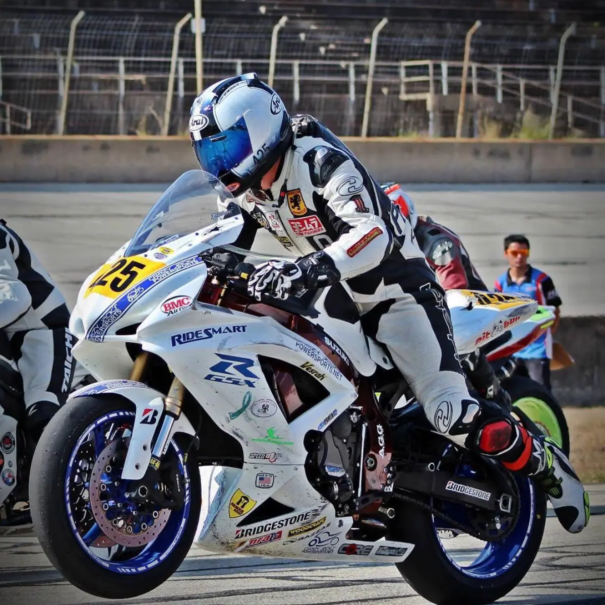 Matt Palmore's 08 GSX-R 600 at Texas World Speedway. Frame powder coated in transparent copper and RAL 5002 blue wheels.
Have a few more builds coming up that we're about including a 69 Fiat Spyder, a 04 Honda F4I, and a 04 Kawasaki ZX-10