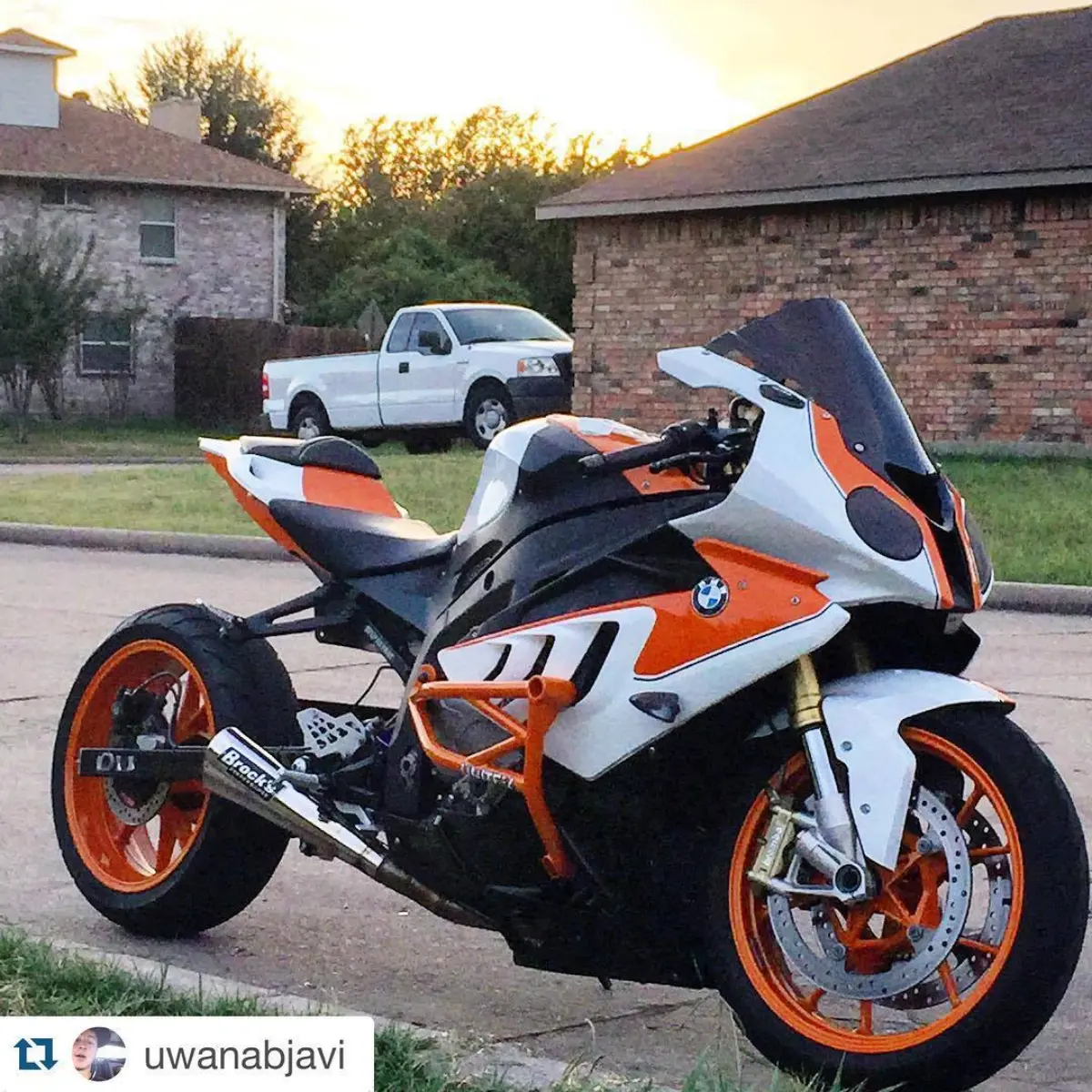 Powder coated cage to match the wheels, thanks for reppin the unit f14 sticker! @uwanabjavi with @repostapp.
・・・
Bike night