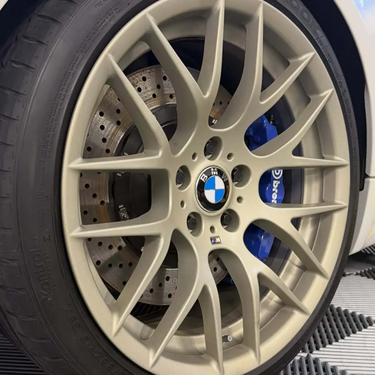 BMW wheels powder coated Frozen Gold with a Satin clear for @msd_autofinish